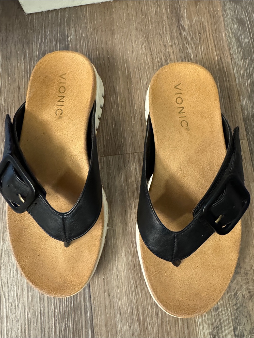 Vionic flip flops - Picture 2 of 5